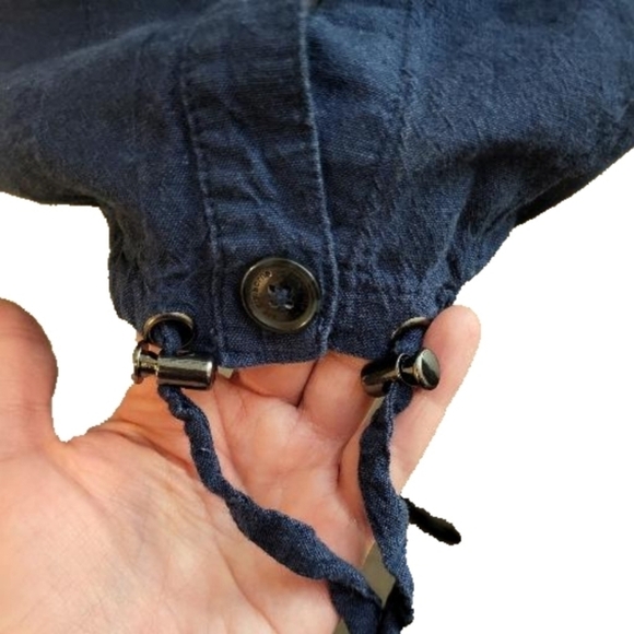 Liz Claiborne size large camp shirt in the color blue - Picture 6 of 12